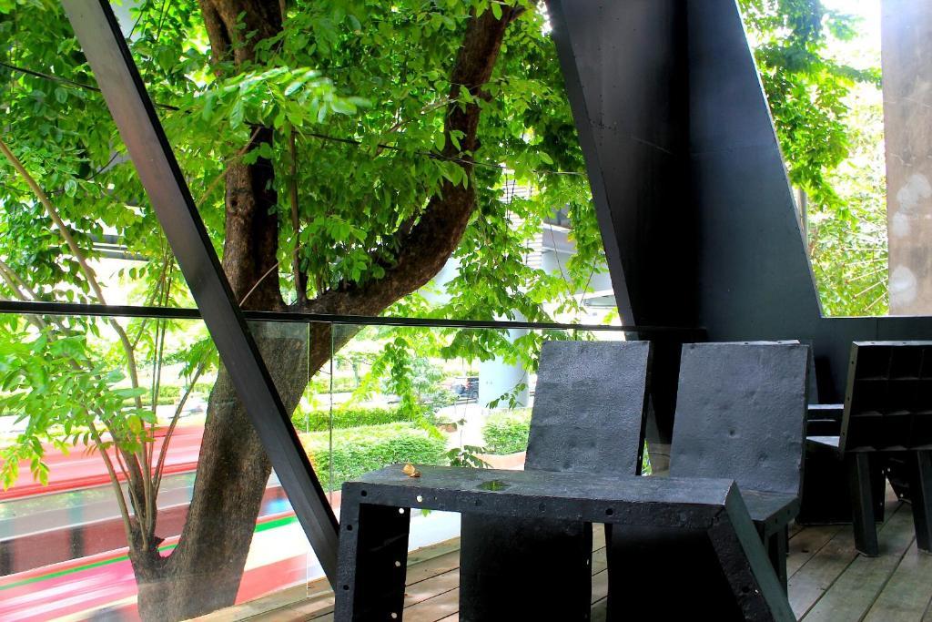Thrive The Hostel : Patpong By The Belle Бангкок Экстерьер фото